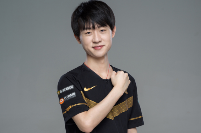 通过频繁的 通过频繁的