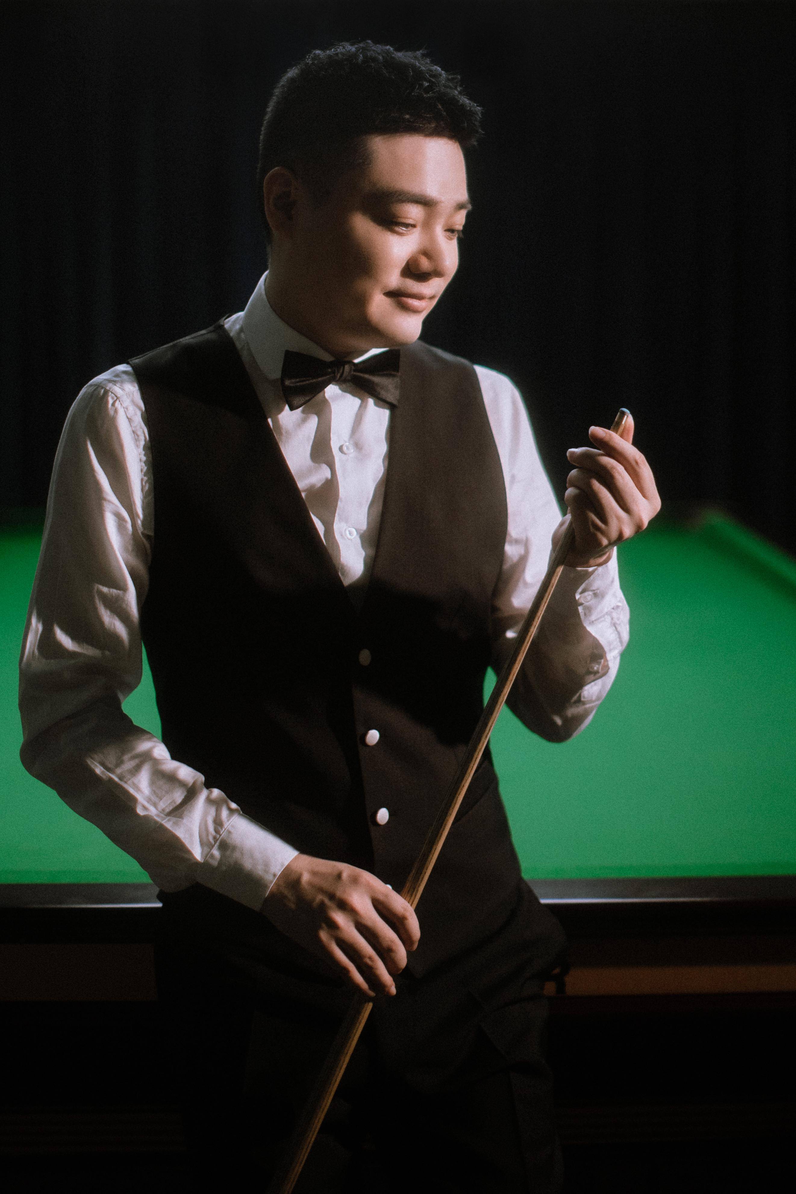 借助全球媒 借助全球媒